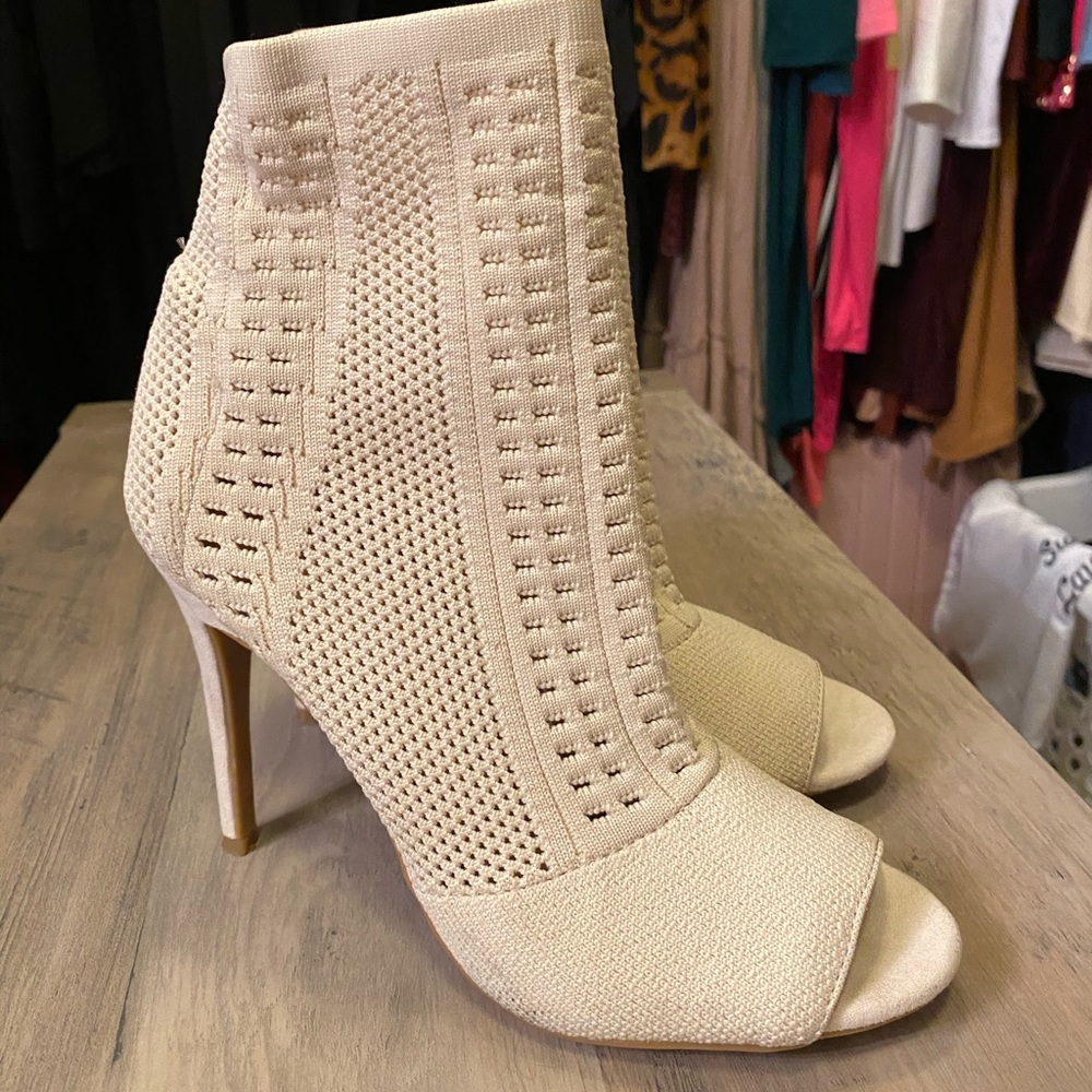 Peep toe bootie